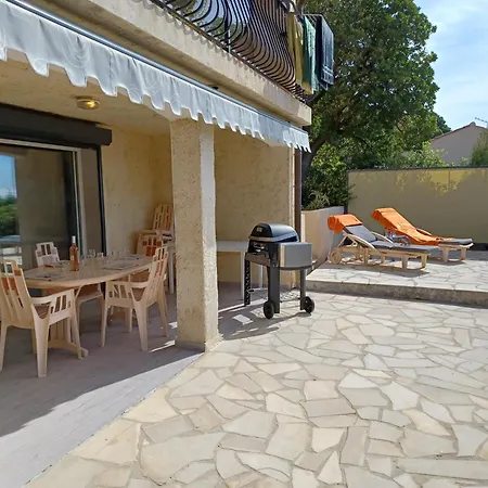 Apartament Rez De Jardin Dans Vue *