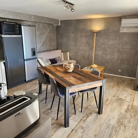 Apartment Rez De Jardin Dans Vue *